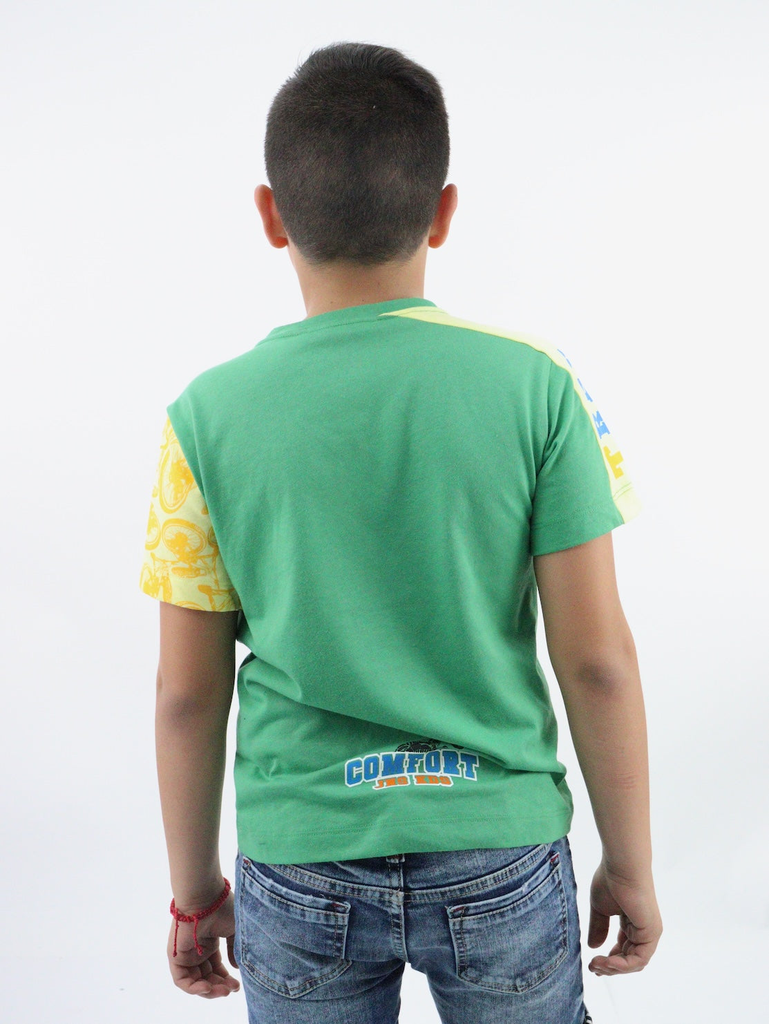 Playera manga corta de color combinado con estampado