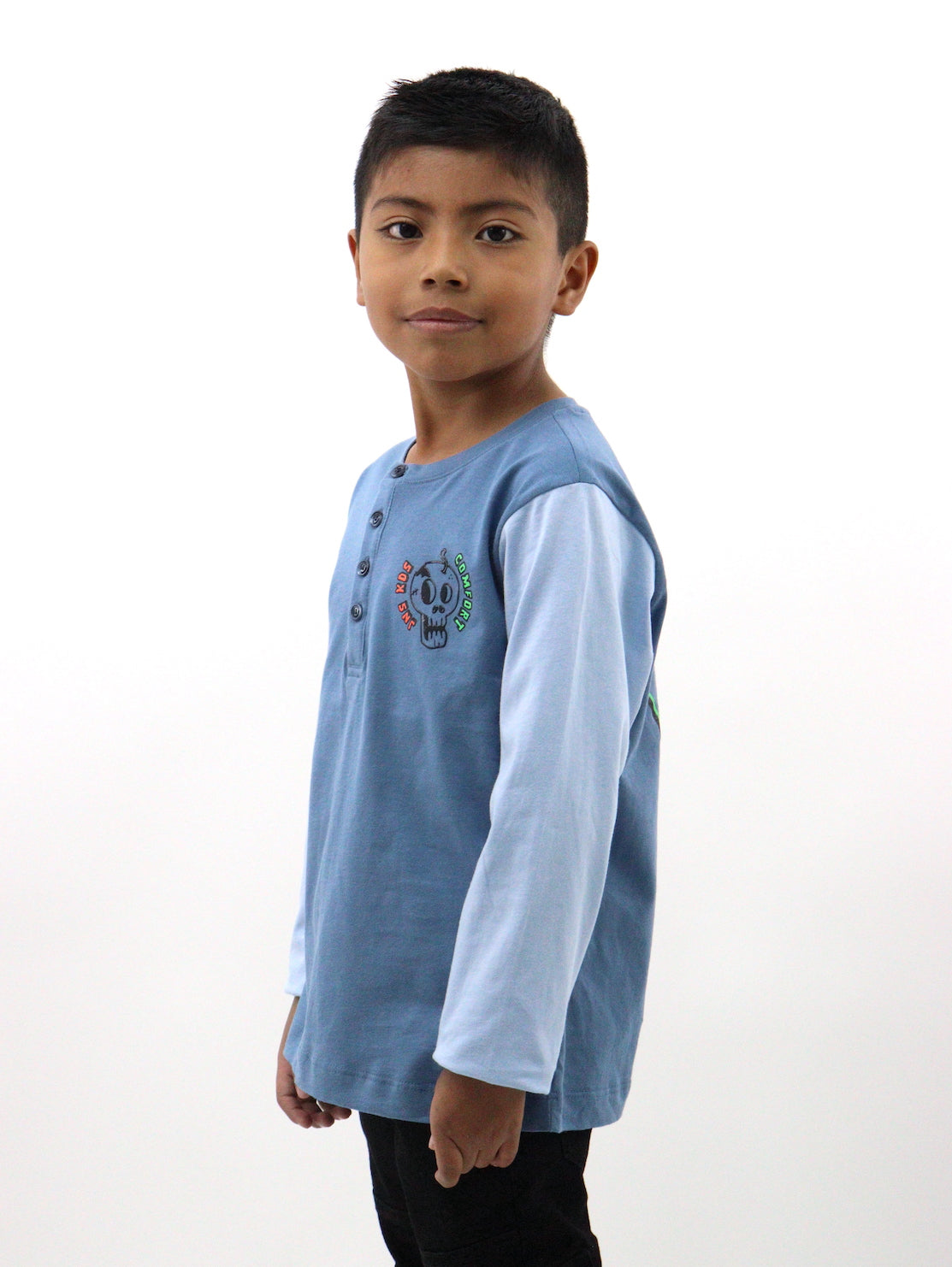 Playera raglán manga larga de color azul