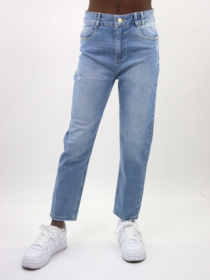Jeans mom clasic con bolsas traseras en forma de corazón