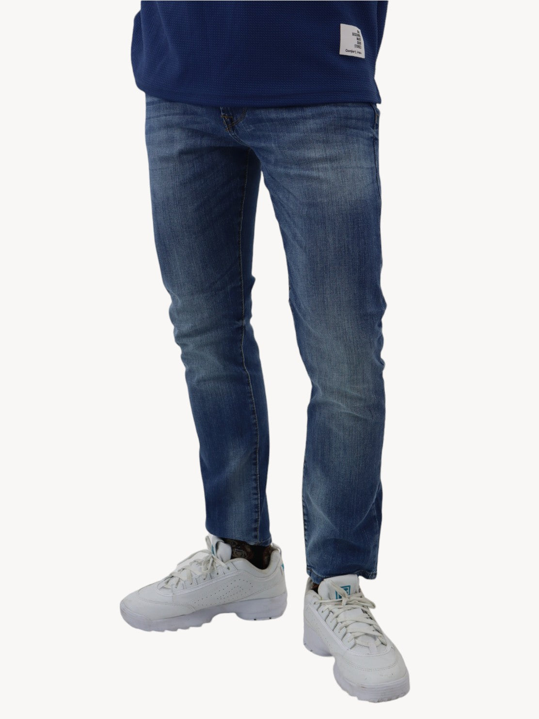 Jeans slim/skinny de color azul deslavado