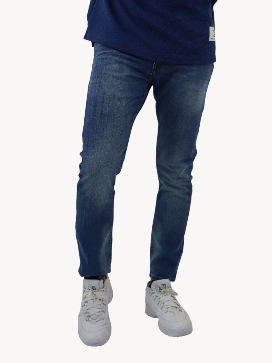 Jeans slim/skinny de color azul deslavado