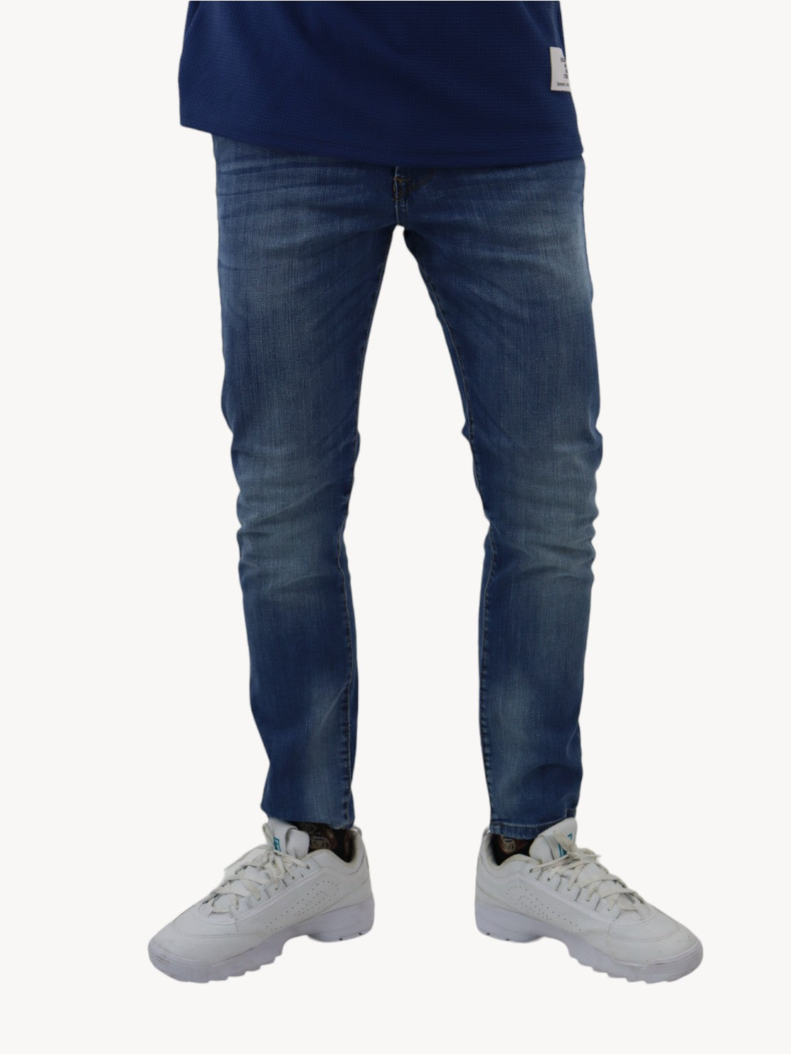 Jeans slim/skinny de color azul deslavado