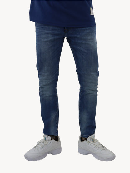 Jeans slim/skinny de color azul deslavado