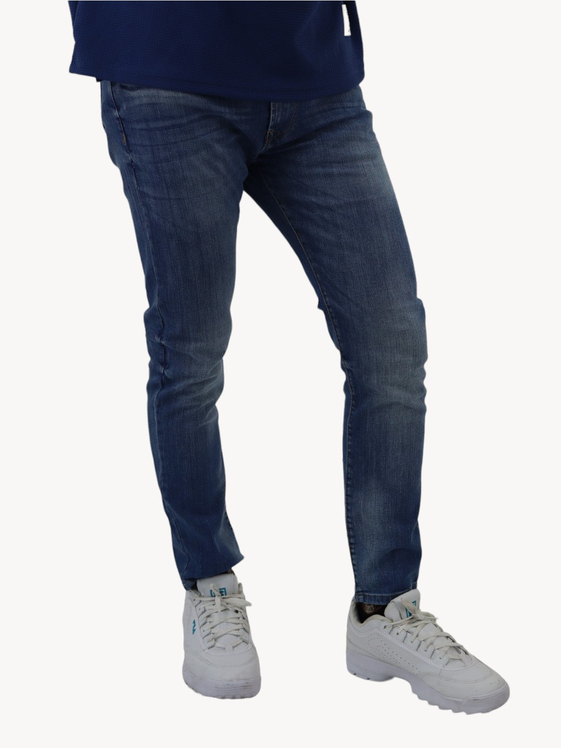 Jeans slim/skinny de color azul deslavado
