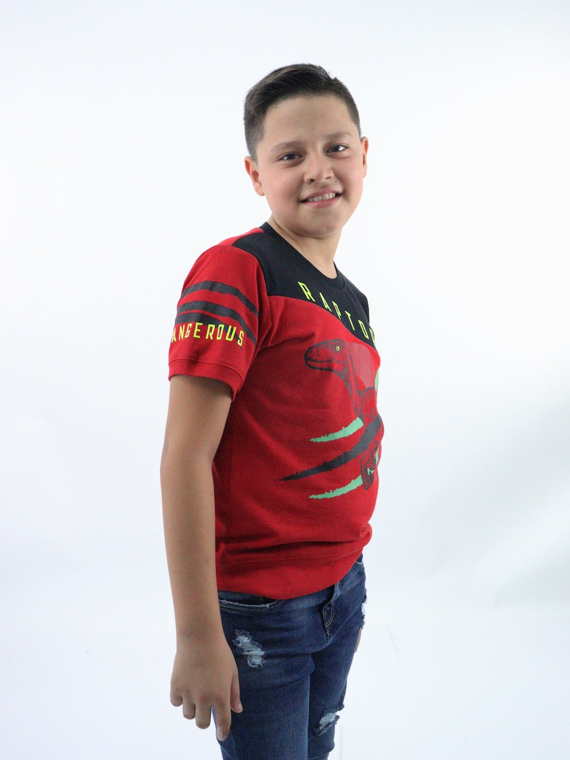 Playera manga corta de color rojo con estampado