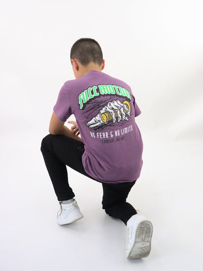 Playera manga corta de color uva con estampado
