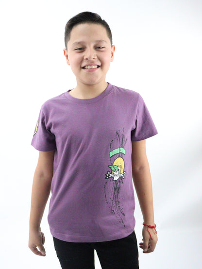 Playera manga corta de color uva con estampado