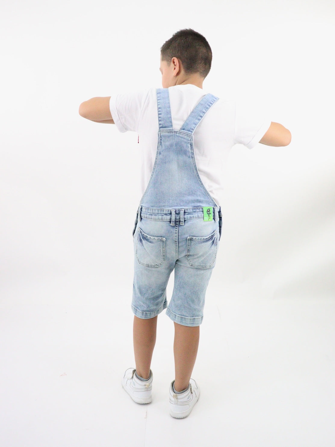 Peto/short de color azul claro con destrucción