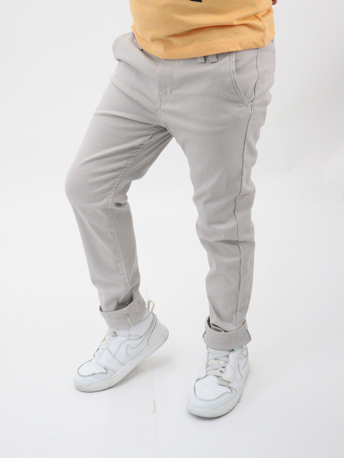 Pantalón chino de color arena