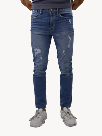 Jeans skinny azul claro con destrucción