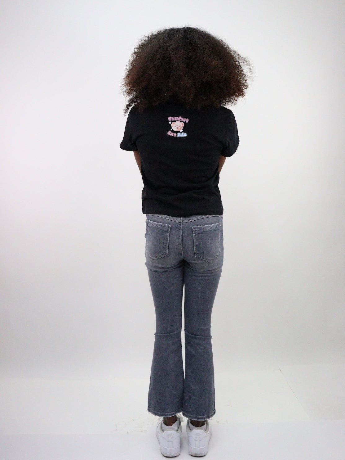 Jeans acampanado de color gris