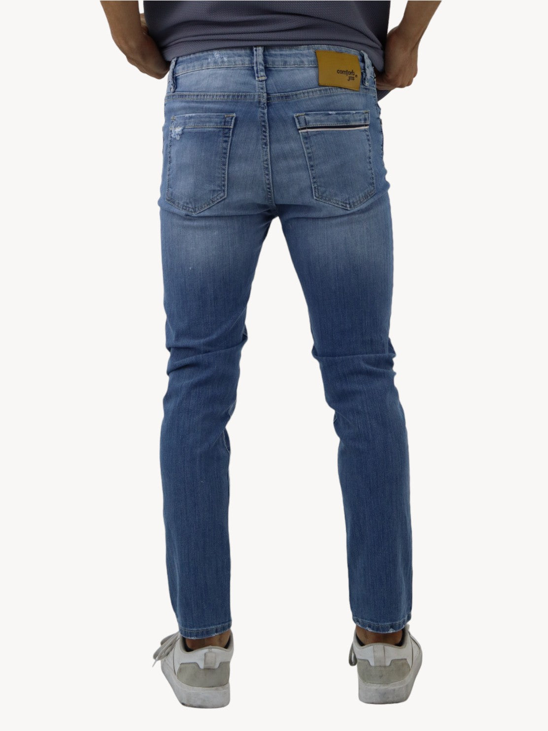Jeans skinny azul claro con destrucción