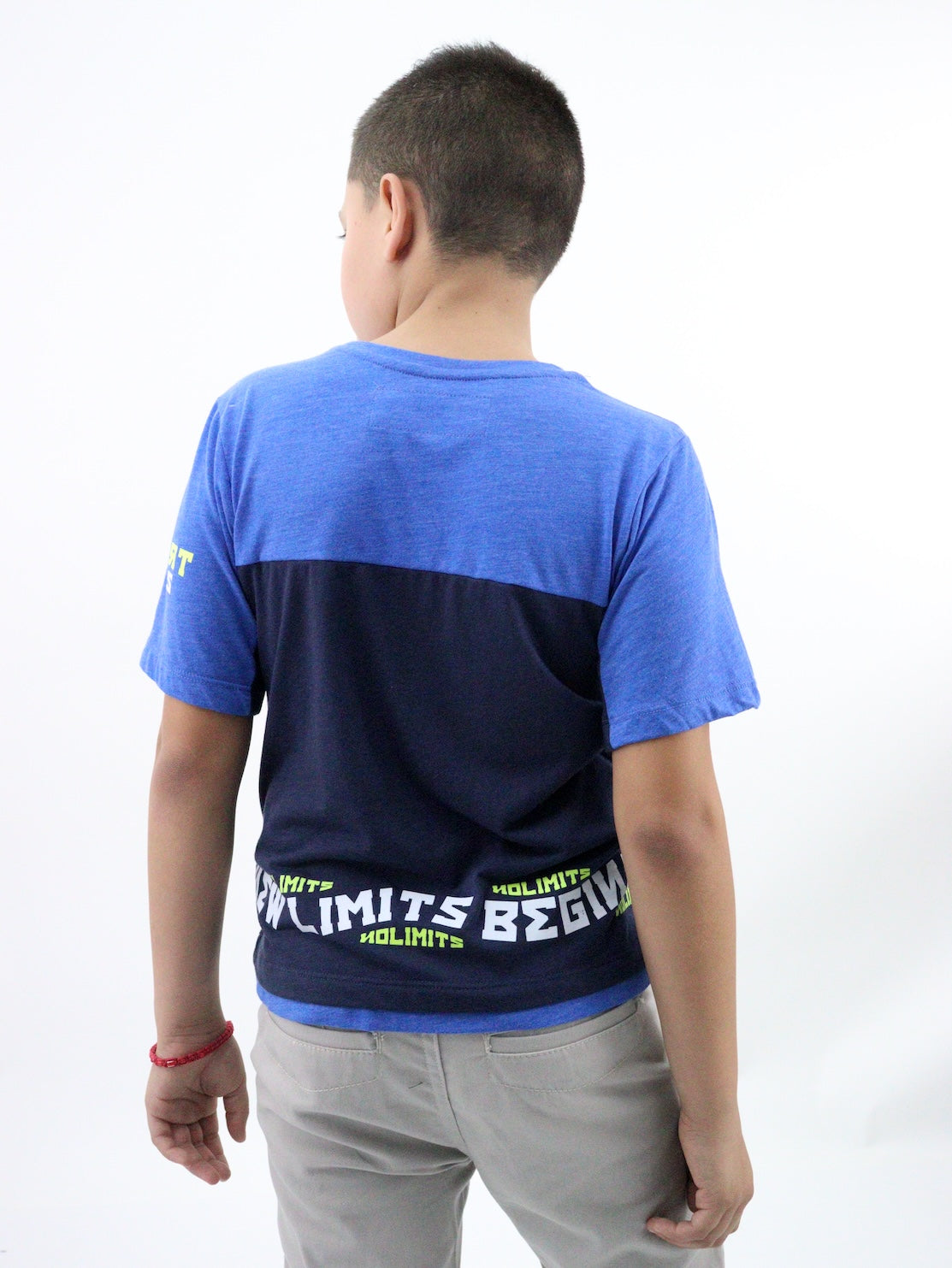 Playera manga corta de color combinado con estampado