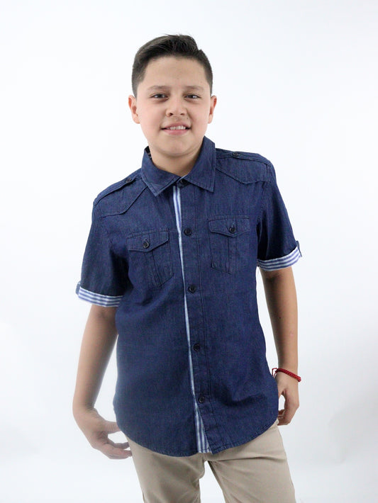 Camisa denim de color azul oscuro