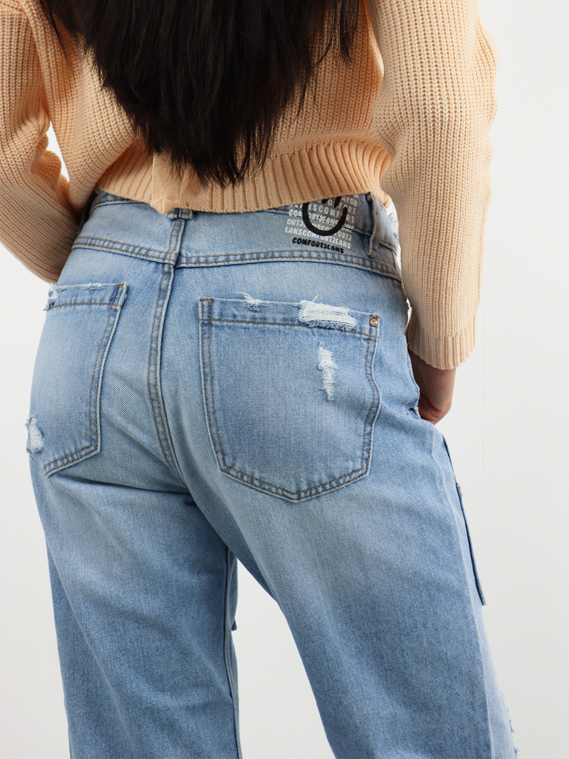 Jeans mom clasic azul claro con destrucción