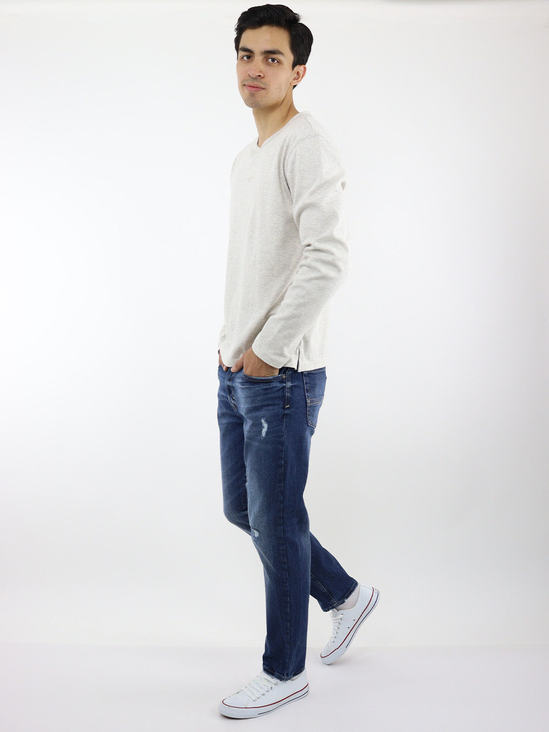 Jeans slim fit azul oscuro con destrucción