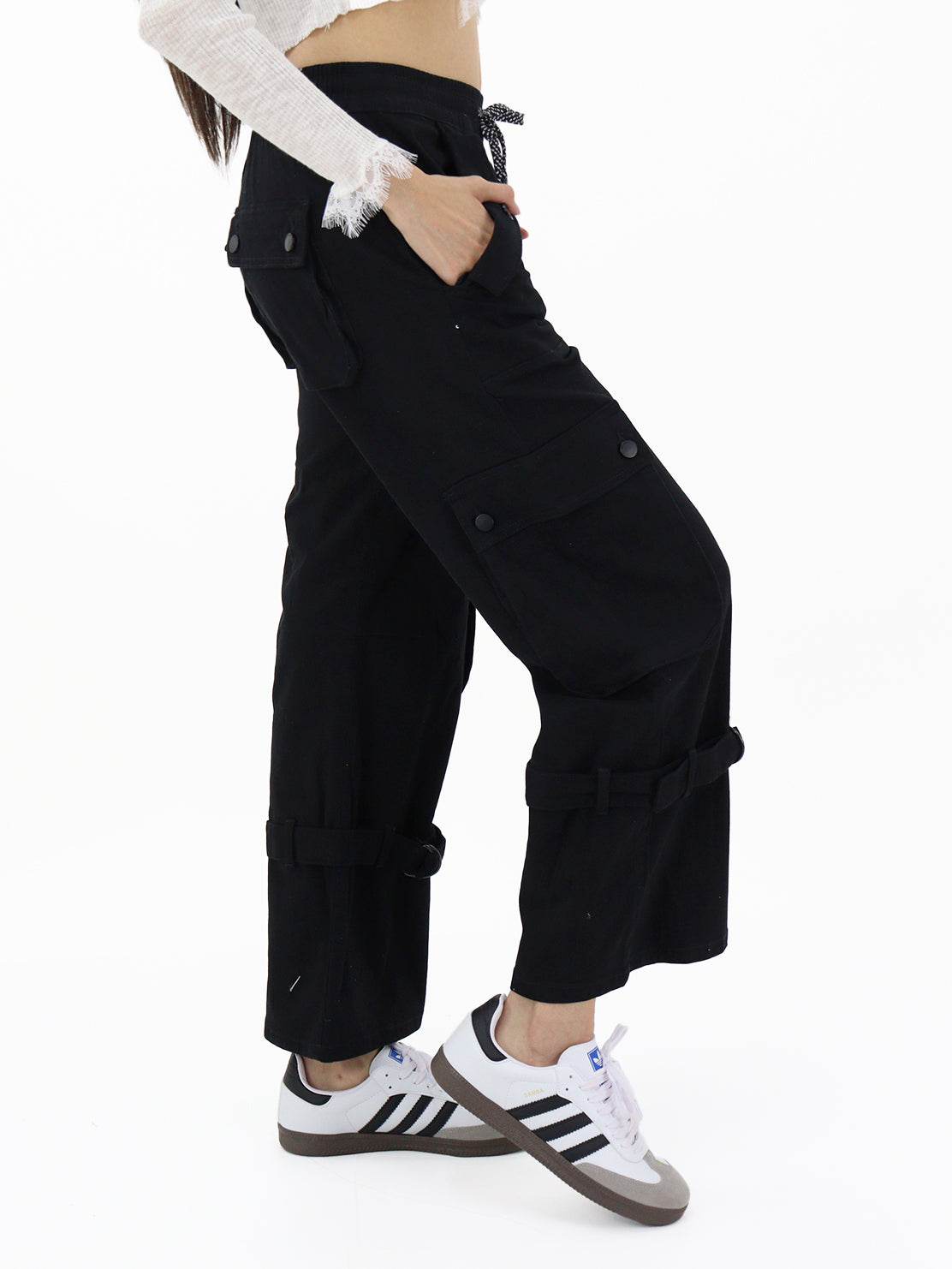 Pantalón cargo fluido negro