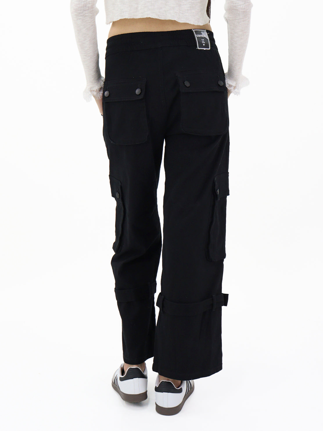 Pantalón cargo fluido negro