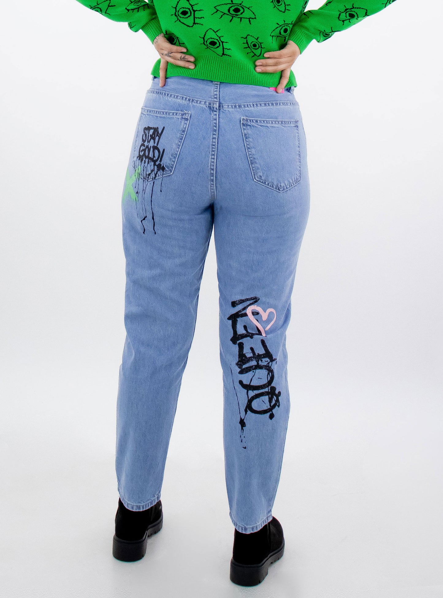 Jeans mom con estampado de color azul claro