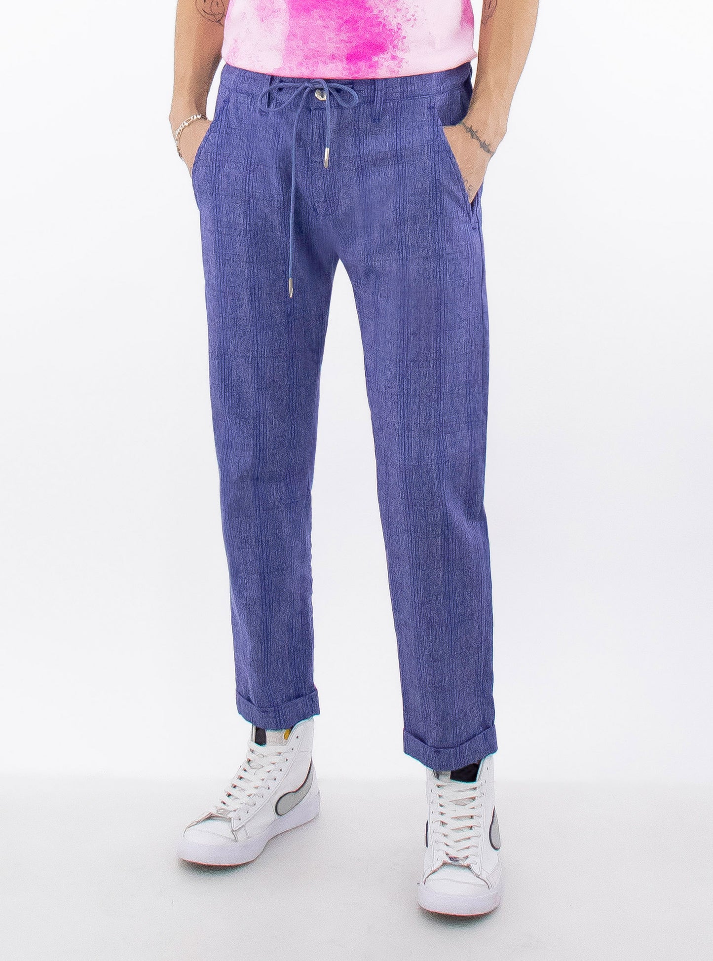 Pantalon slim con cuadrícula de color azul
