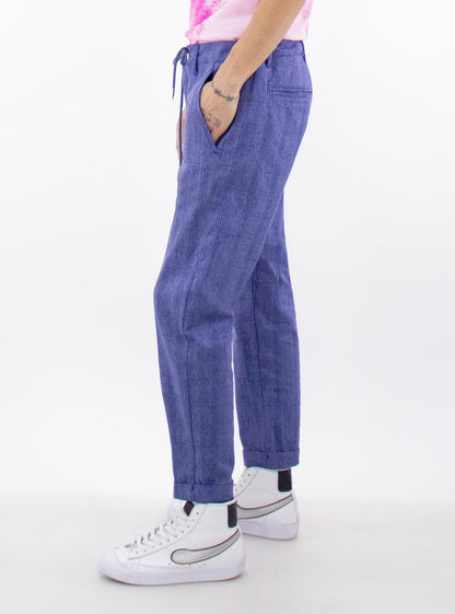 Pantalon slim con cuadrícula de color azul