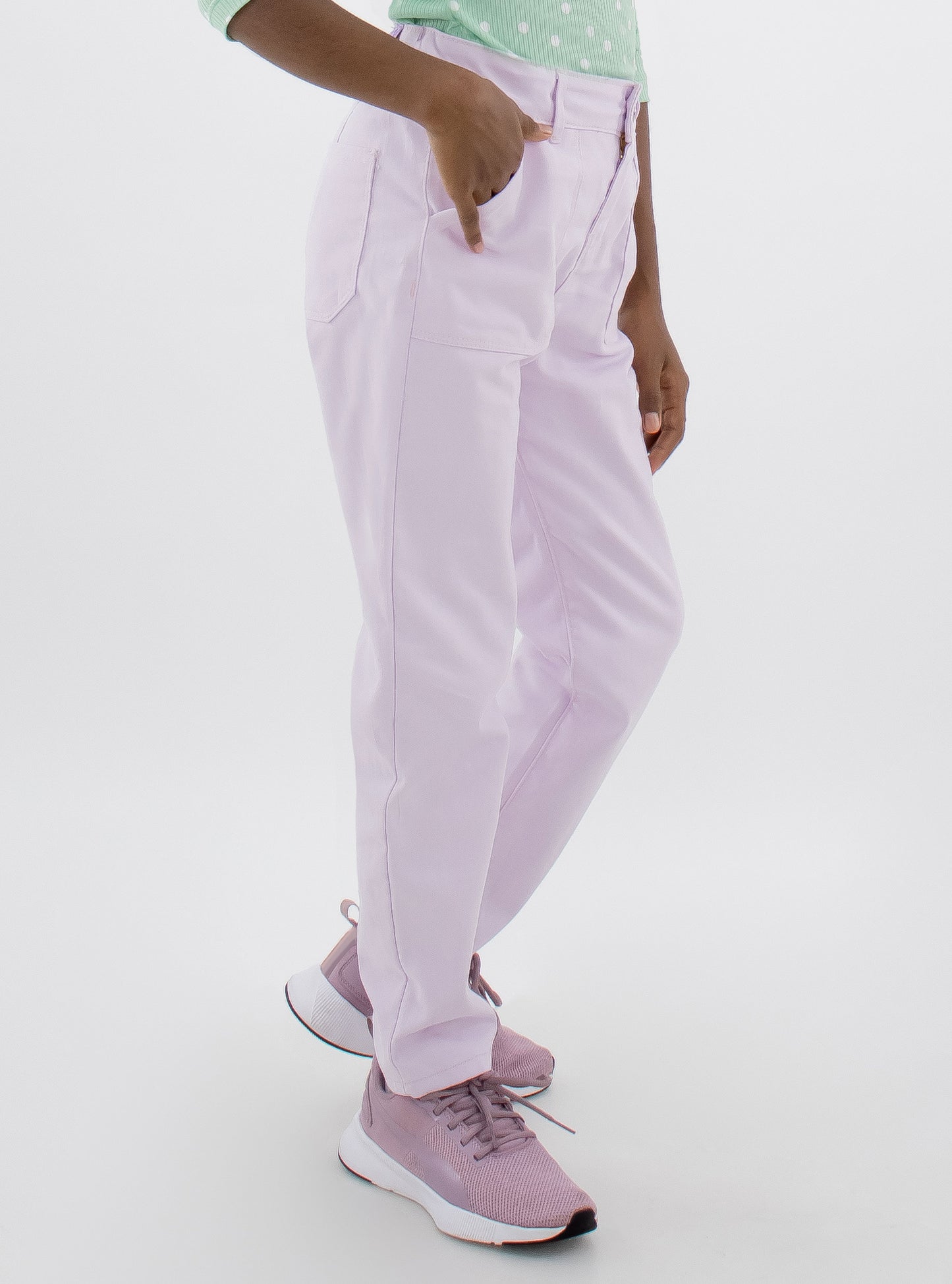 Pantalón mom-fit de color lila