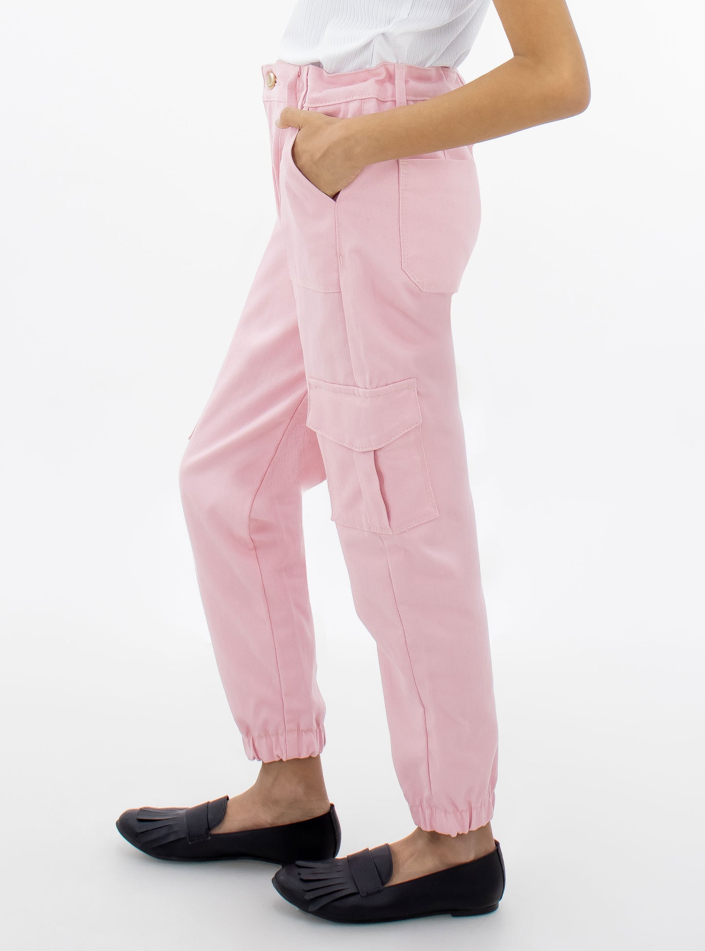 Jeans cargo de color rosa